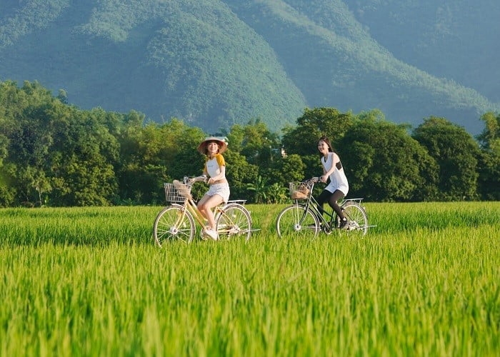 Đạp xe qua thung lũng